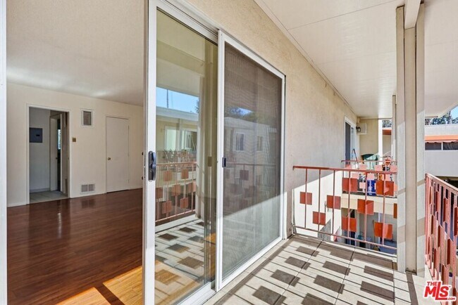 Photo - 515 N Alfred St Unit 208