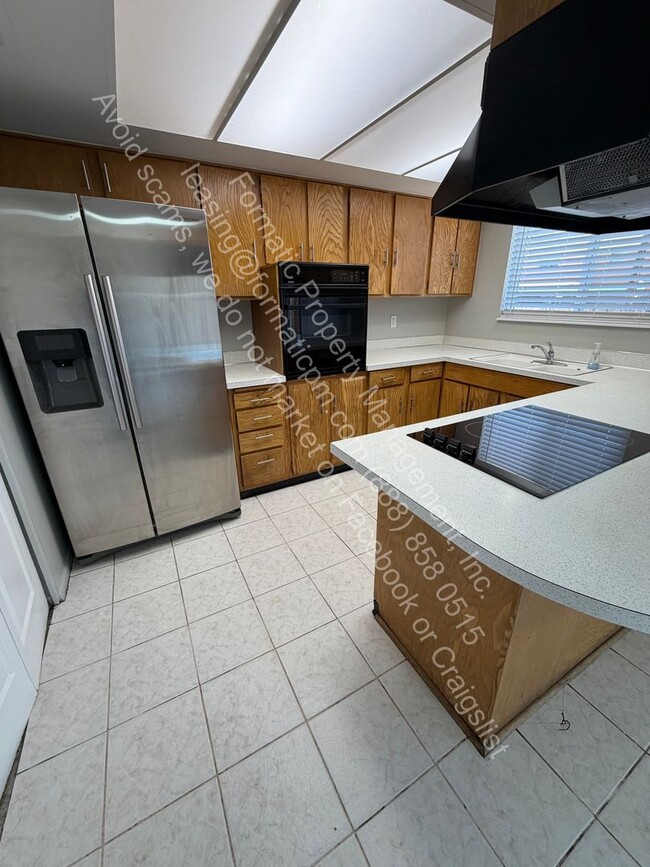 Photo - Pet Friendly - 3 Bedroom Home with Parking and a Comfortable Layout in Denver