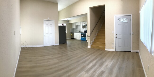 Living room - 2201 Vanderbilt Ln Townhome