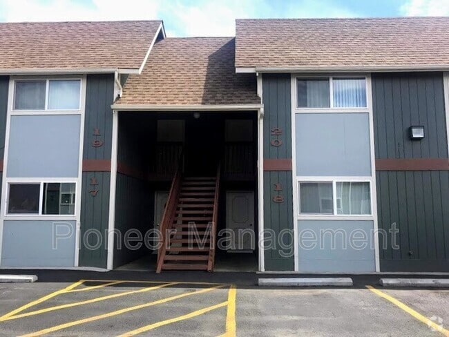 Building Photo - 140 NE Atkinson Ct Unit 19 Rental