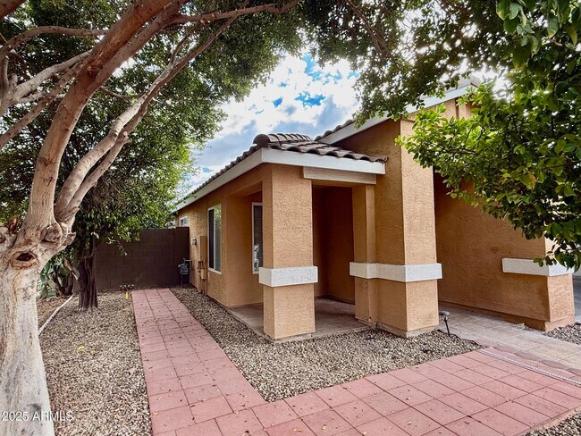 Photo - 2327 E Winchester Pl