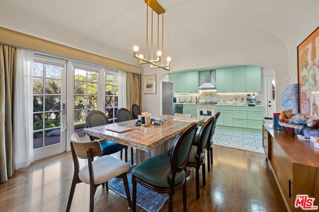 Photo - 962 S Plymouth Blvd