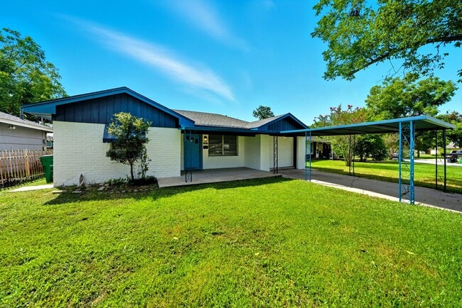 Building Photo - 2527 Roy Cir
