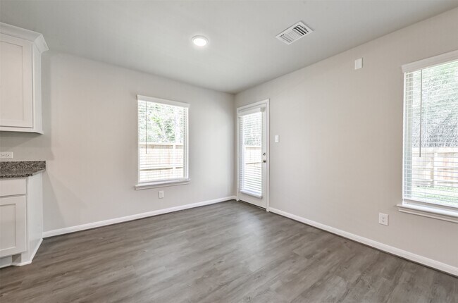 Photo - 2 N Circlewood Glen