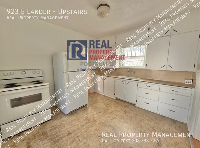 Photo - 2 bed 1 bath - Upstairs unit Unit Upstairs