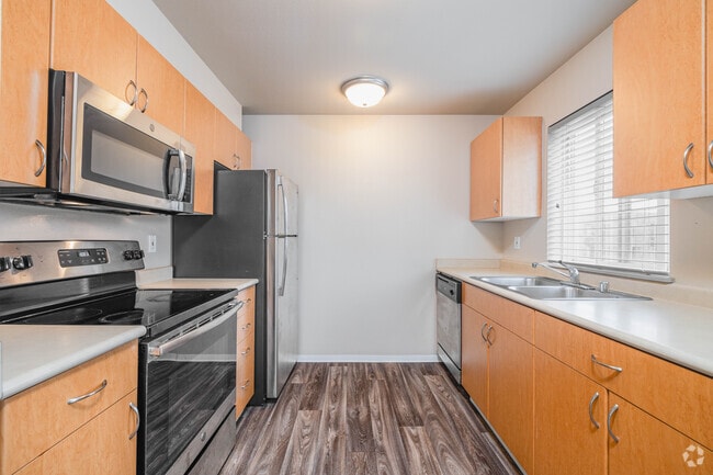 1BR, 1BA - 780SF - Kitchen
