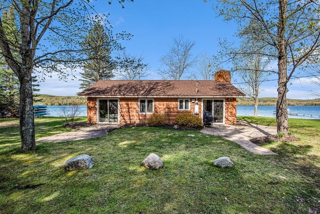 2120 Walleye Ln
