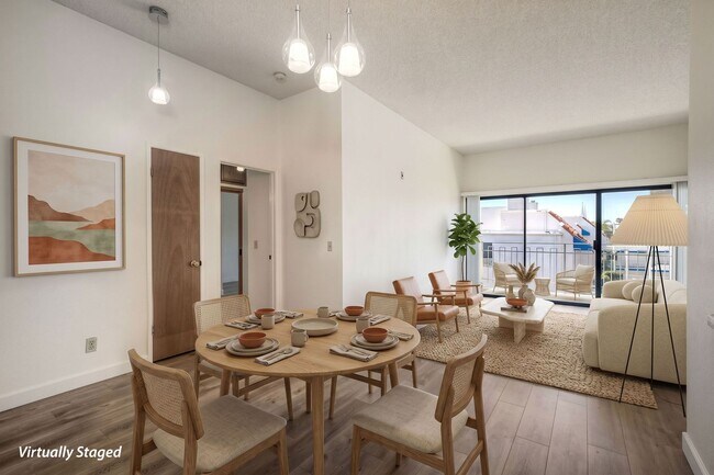 Photo - La Jolla Pines- Top Level 2 Bed/2 Ba Available Now!!