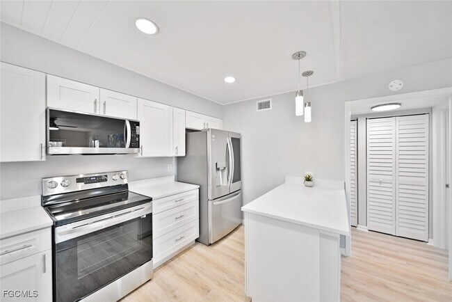 Photo - 16881 Davis Rd Unit 721