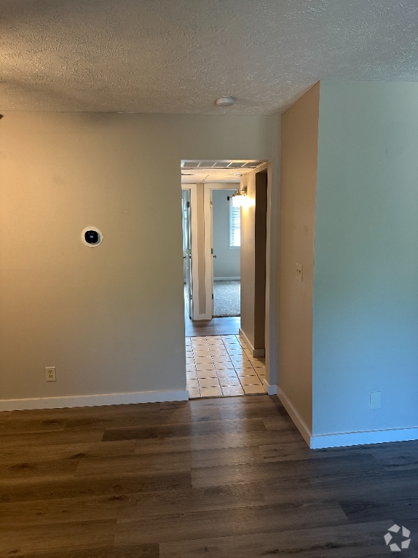 Building Photo - 715 S Golfcrest Rd Rental