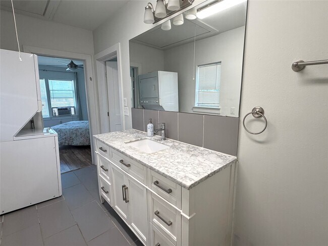 Photo - 1126 Ryon St