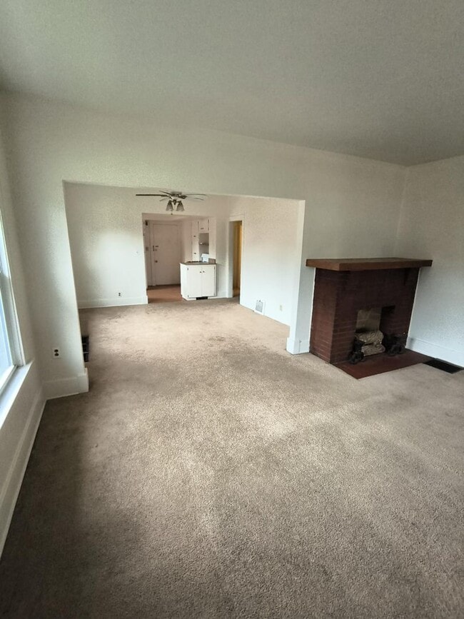 Building Photo - 1415 Kenyon Dr Unit 1415 Kenyon Drive upper Rental