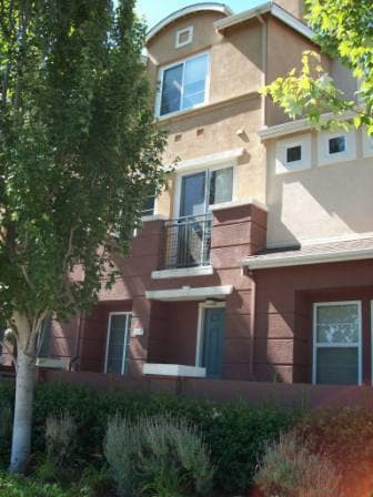 Building Photo - Nor Cal Realty, Inc. - 2 bedroom, 2.5 bath townhouse with 2 car garage