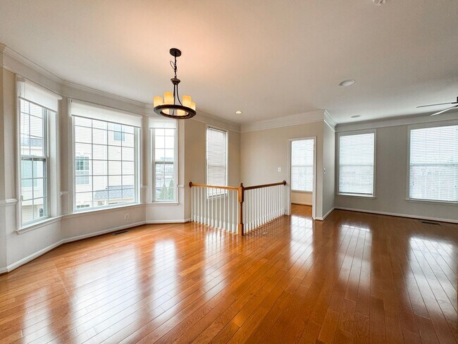 Photo - Stunning 3 Bed 2/2 Bath End-Unit Townhome In Desired Stone Ridge South