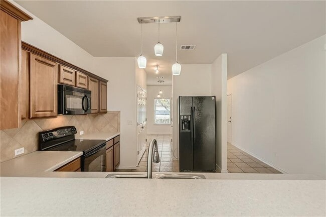Photo - 271 Housefinch Loop
