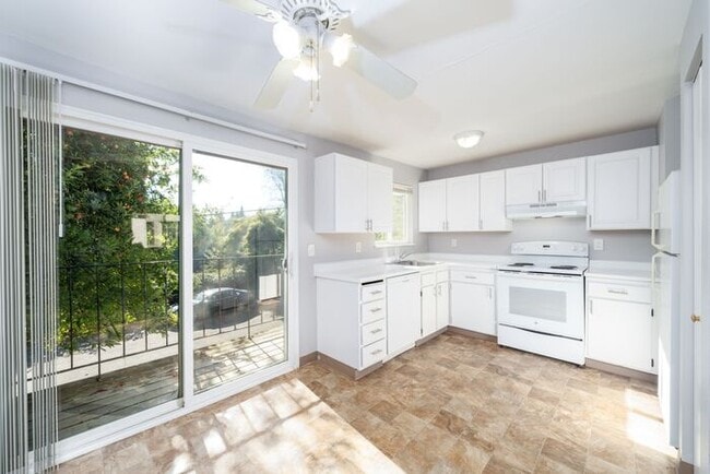 Building Photo - 1st MONTH RENT FREE!! 2 bedroom 5 minutes from downtown and Pets OK!!!