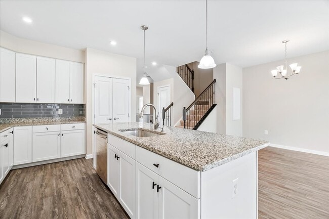 Photo - 6026 Forum Sq