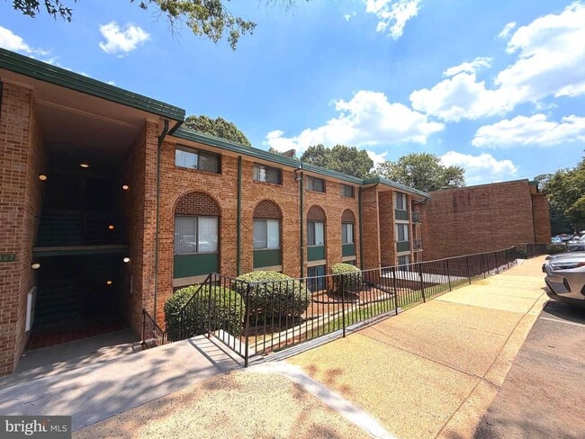 Building Photo - 487 N Armistead St Unit 203