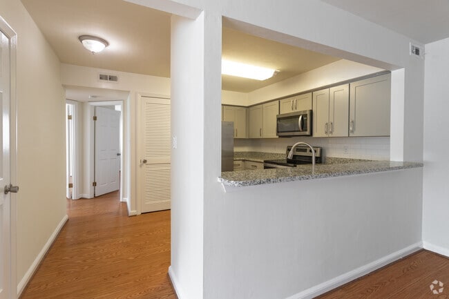 2BR,2BA,-1000SF
