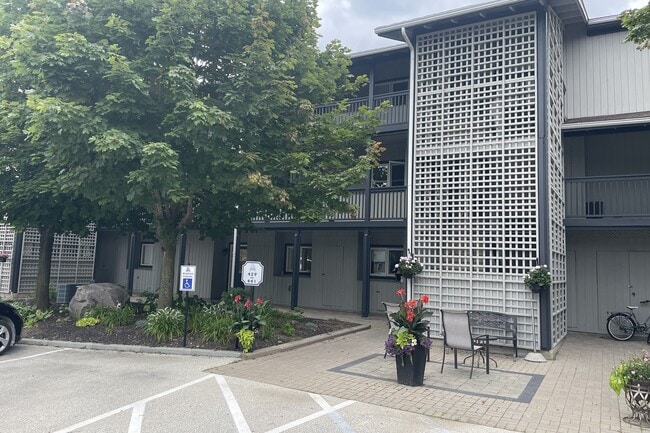 Photo - 432 Mariners Way