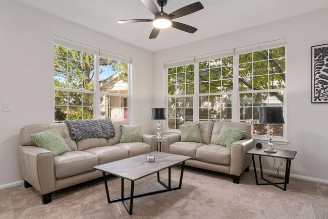 Building Photo - 2667 Whitetail Cir Unit ID1013084P