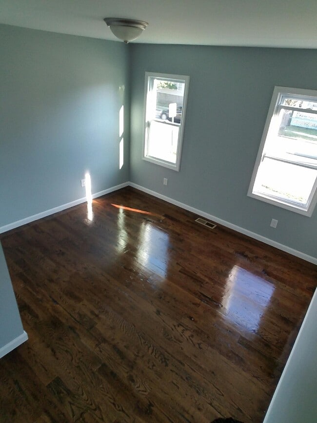 Room for rent - 466 Burritt Ave Unit 466