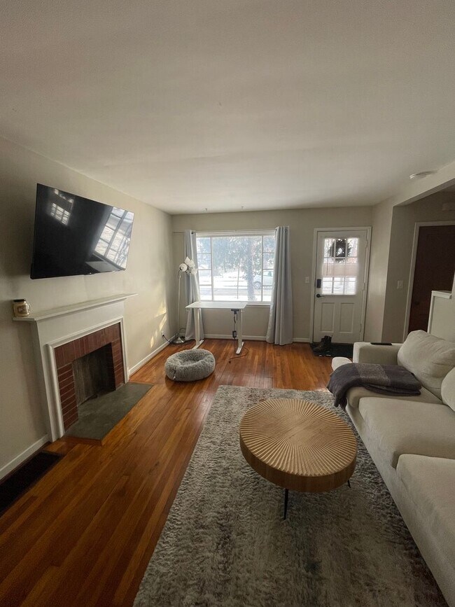 Photo - 2563 Medary Ave Unidad 1