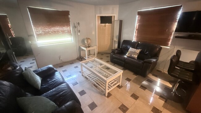 Photo - 1701 Hayes St Unidad 4