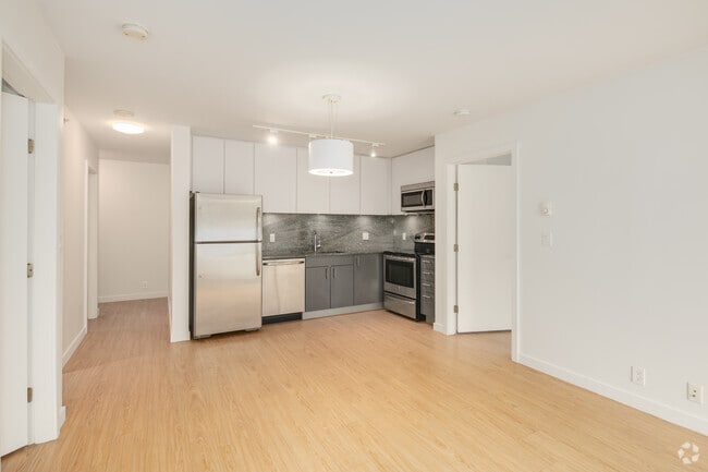 2BR, 2BA - 986SF - Kitchen