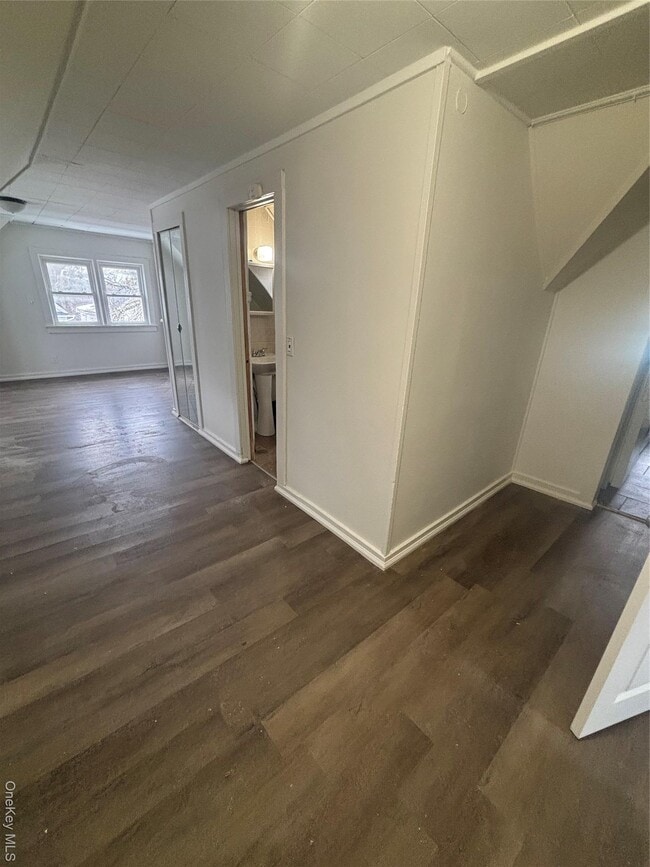 Building Photo - 147 Downs St Unit 3