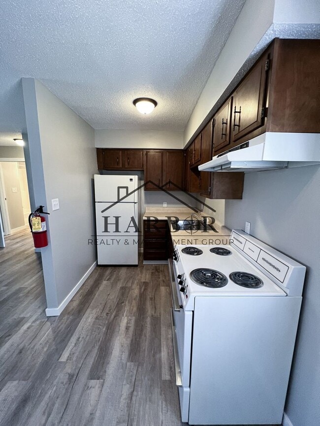 Photo - Renovated 1 Bedroom 1 Bath - SPECIAL: Lower rent for a 6 month Lease Unit 616