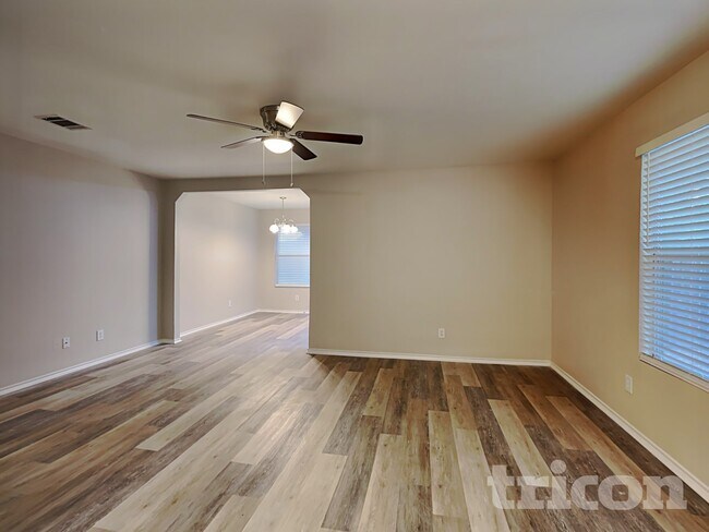 Photo - 160 Hanging Moss Dr Casa