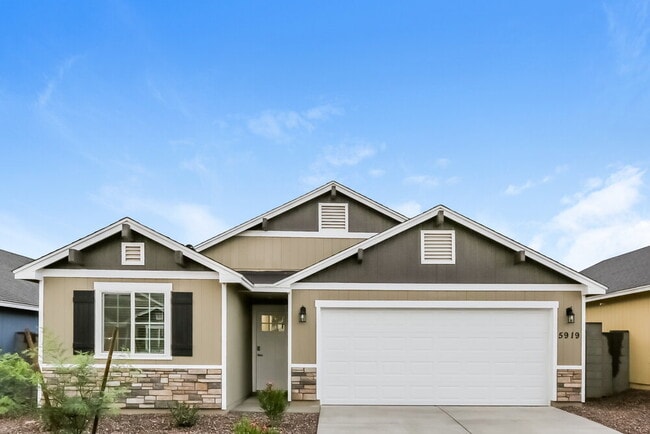 Building Photo - 5919 S 12th Dr