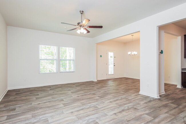 Photo - 559 Green Willow Cir