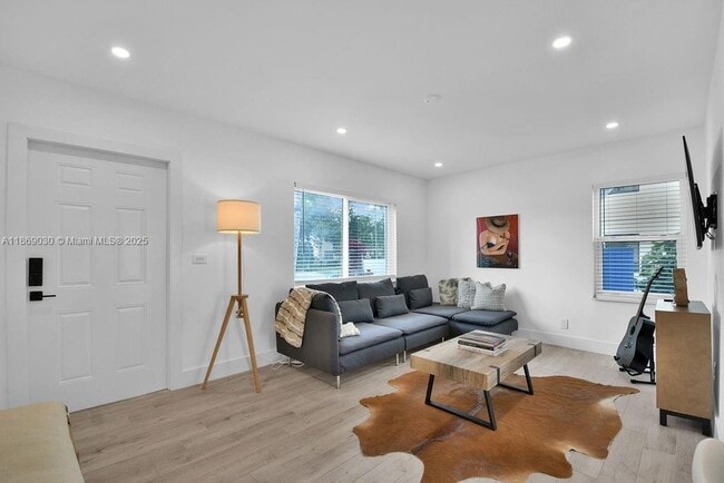 Building Photo - 3521 SW 16th St Rental