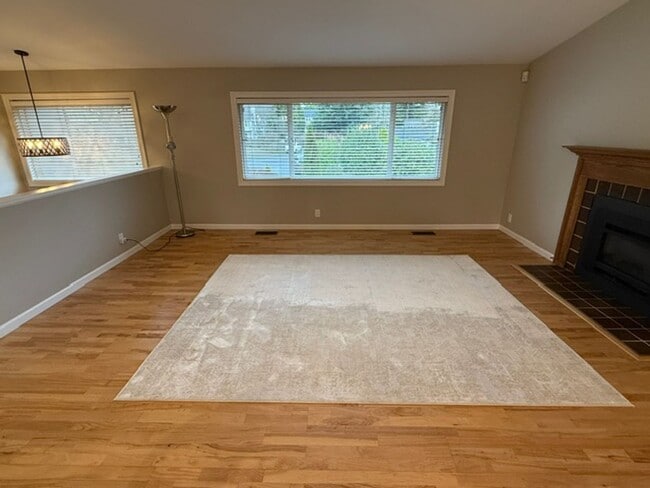 Photo - UPDATED 4 BED, 3 BATH KIRKLAND HOUSE FOR RENT AVAILABLE NOW!