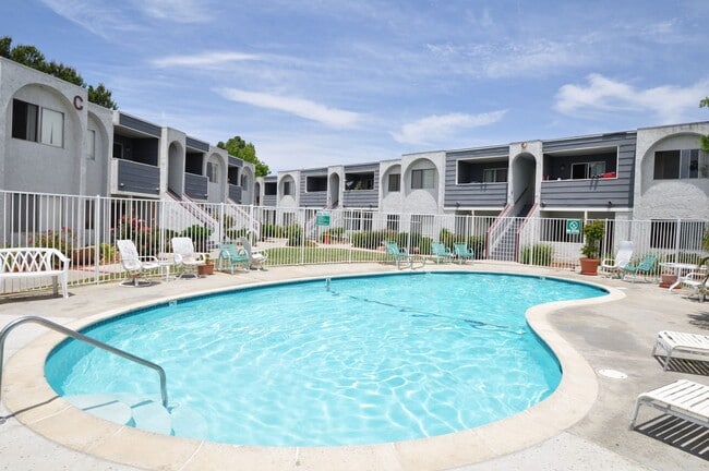 Oakleaf Apartments