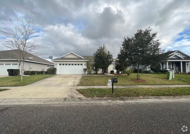 Building Photo - 4 bedroom home in lovely Oak Ridge