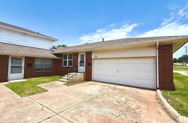 Building Photo - Updated 2BD 1BA Duplex in Yukon!!! Rental