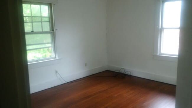 Building Photo - 5 BD/2BA Home next to Kirkwood with fenced backyard!