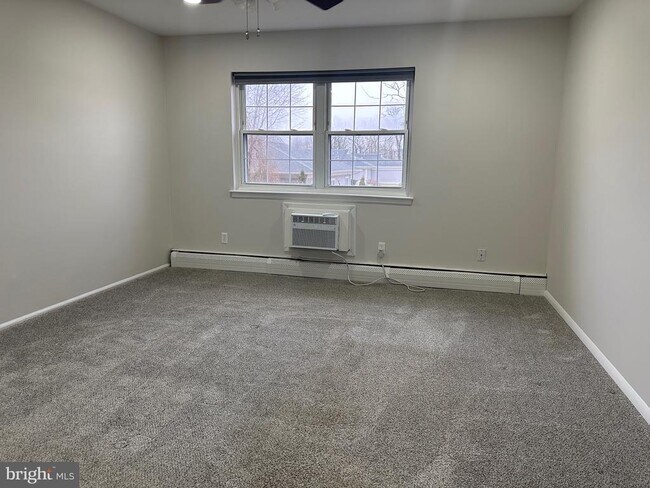 Photo - 902 Garnet Dr