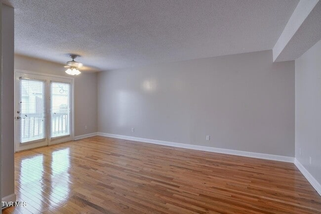 Photo - 2503 E Lakeview Dr