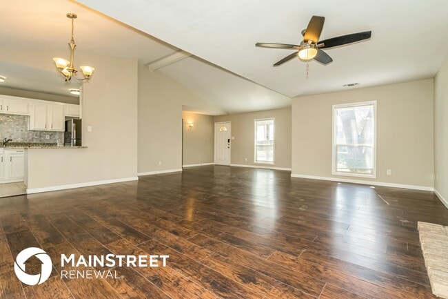 Photo - 527 Red Oak Dr