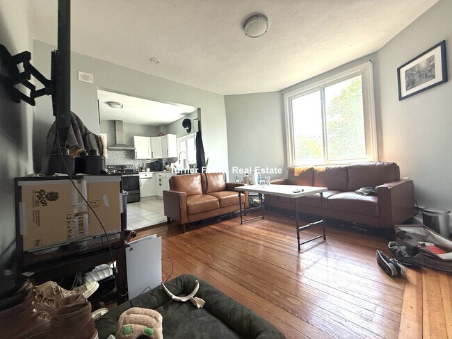 Building Photo - 42 William St Unit 1