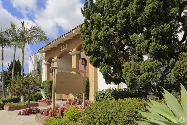 San Carlos Apartments