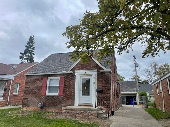 Photo - 21817 McCormick St