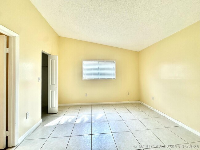 206 Palm Cir W Unit 206