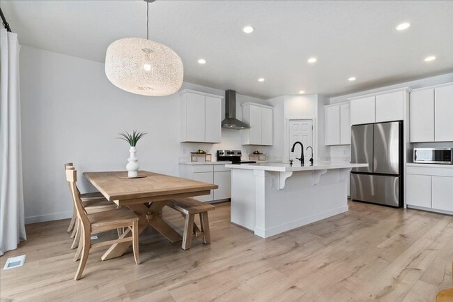 Photo - Gorgeous 5 Bedroom Home in Saratoga Springs!