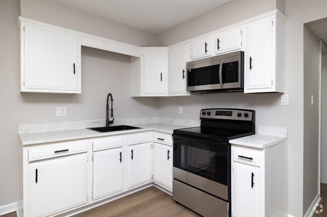 1BR, 1BA - 500SF - Kitchen - Trakas Avenue