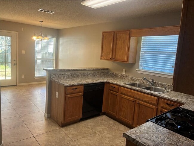 Photo - 611 Westchase Ct S